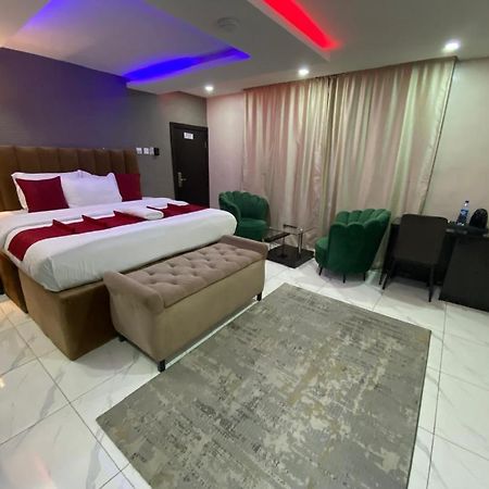 No 95 Suites VI Lagos Extérieur photo