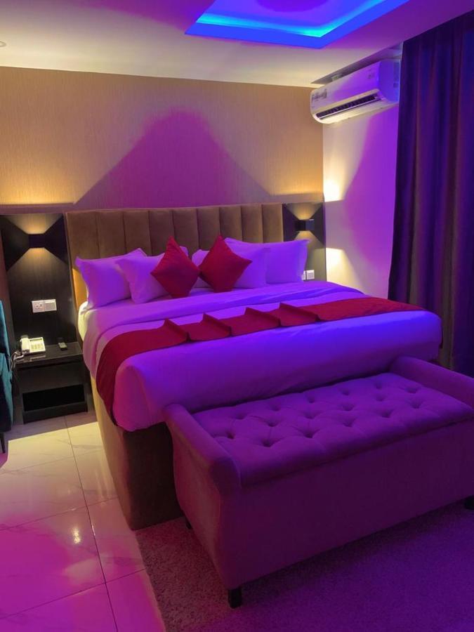 No 95 Suites VI Lagos Extérieur photo