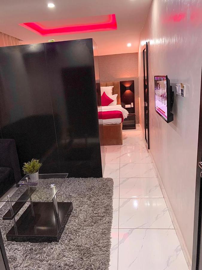 No 95 Suites VI Lagos Extérieur photo