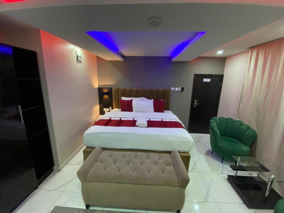 No 95 Suites VI Lagos Extérieur photo