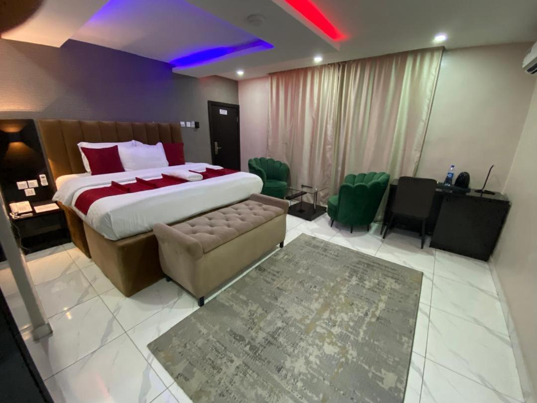 No 95 Suites VI Lagos Extérieur photo